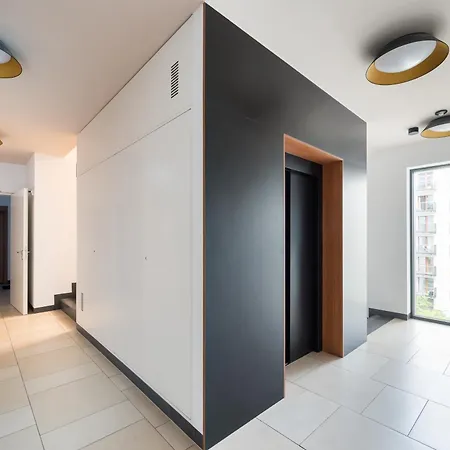 Metro Wierzbno Stylish By Bookinghost