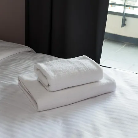 Metro Wierzbno Stylish By Bookinghost